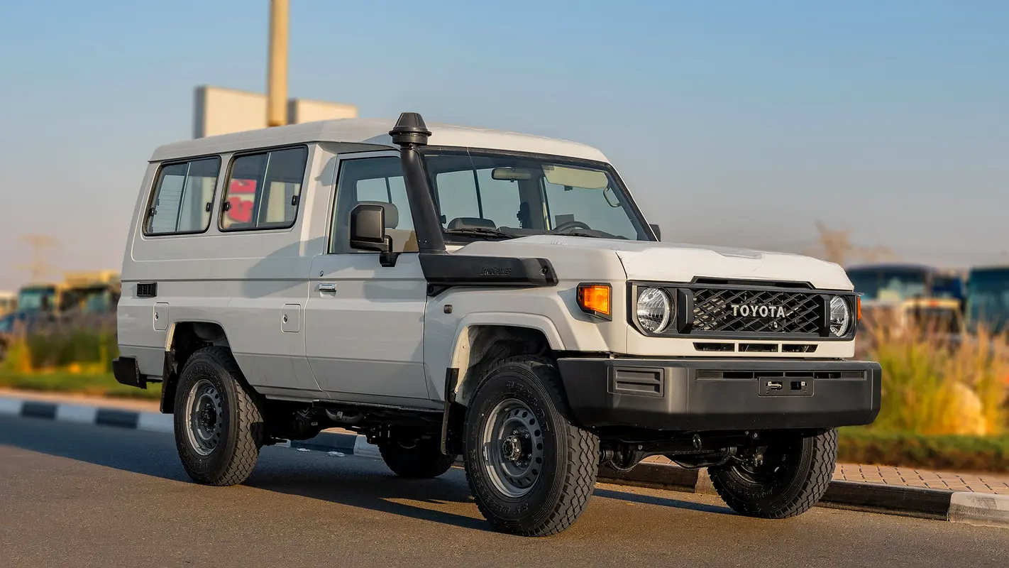 Toyota Land Cruiser LC78 d'occasion à vendre à Dubai, livrable à Kinshasa