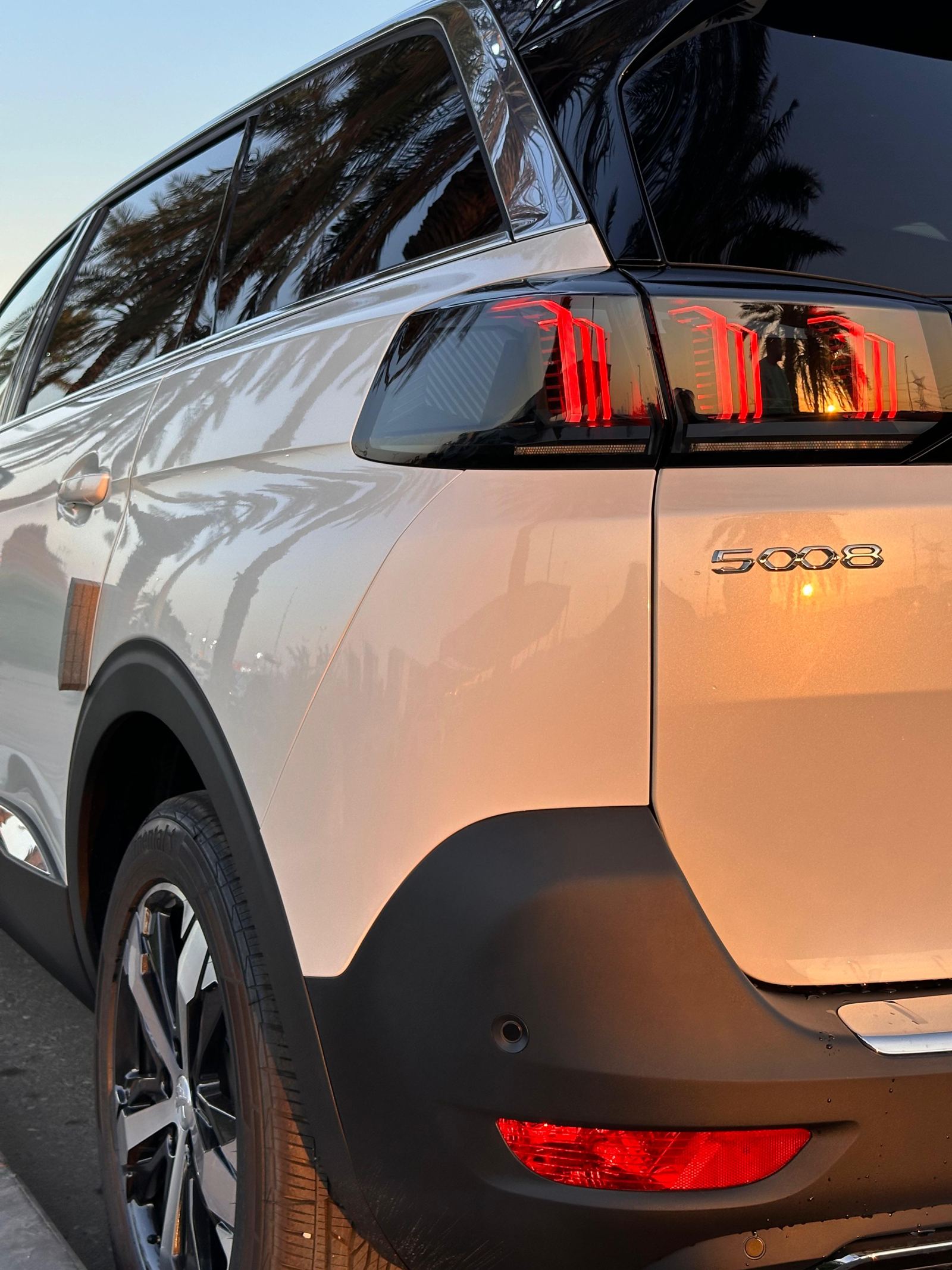 Peugeot 5008 d'occasion à vendre à Dubai, livrable à Abidjan