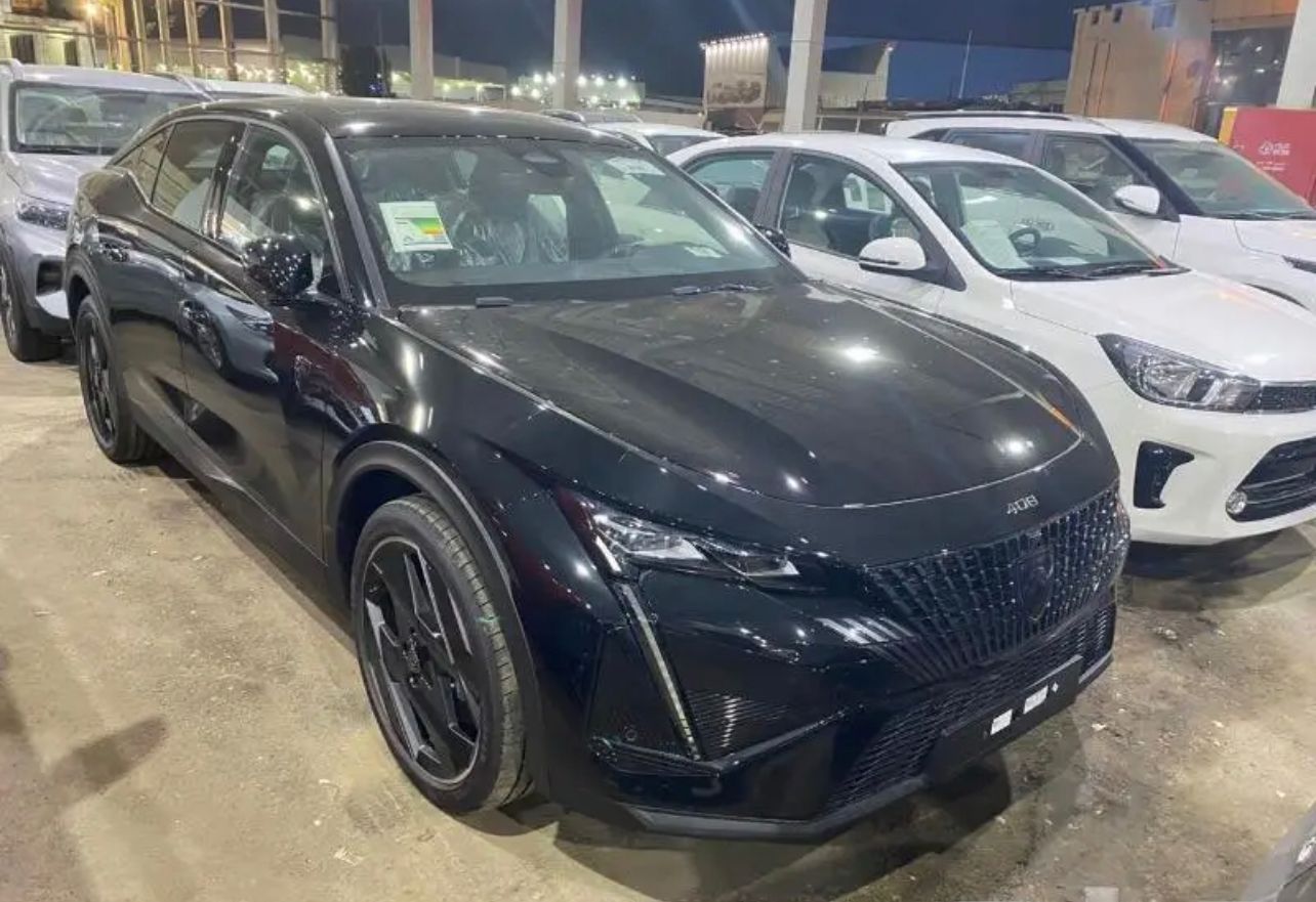 Peugeot 408 d'occasion à vendre à Dubai, livrable à Abidjan