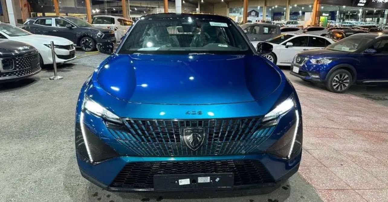 Peugeot 408 d'occasion à vendre à Dubai, livrable à Abidjan