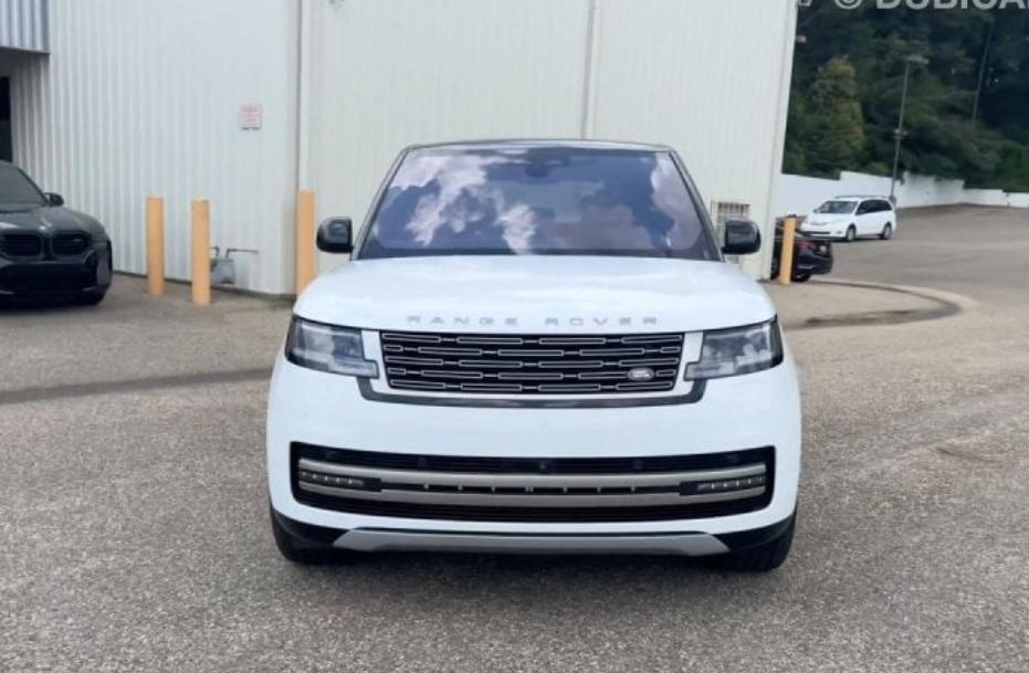 Land Rover Range rover d'occasion à vendre à Dubai, livrable à Abidjan