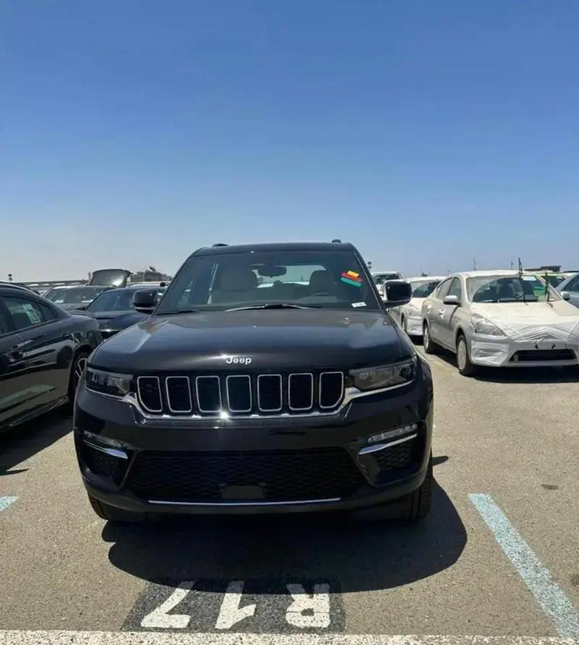 Jeep grand cherokee d'occasion à vendre à Dubai, livrable à Abidjan