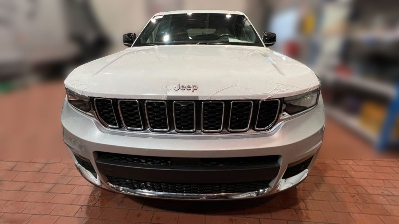 Jeep grand cherokee d'occasion à vendre à Dubai, livrable à Abidjan