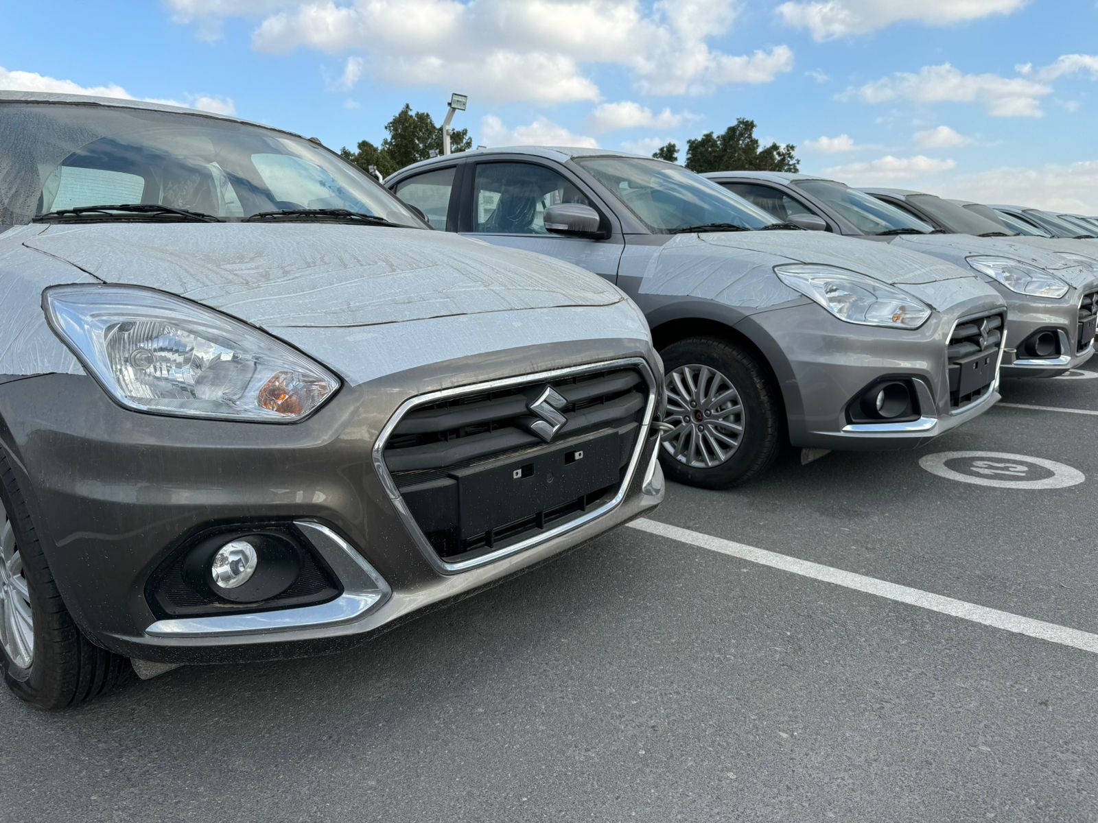 Suzuki Dzire d'occasion à vendre à Dubai, livrable à Dakar