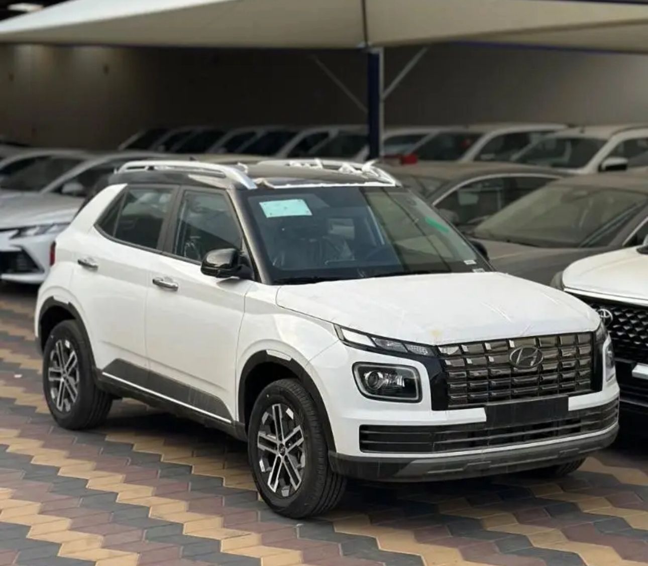 Hyundai venue d'occasion à vendre à Dubai, livrable à Abidjan