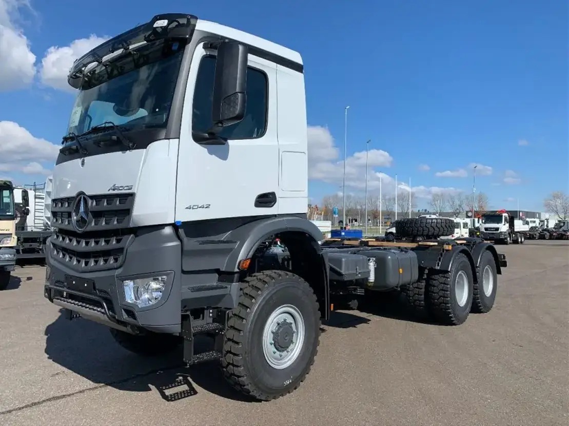 Mercedes-Benz Arocs Truck d'occasion à vendre à Dubai, livrable à Douala