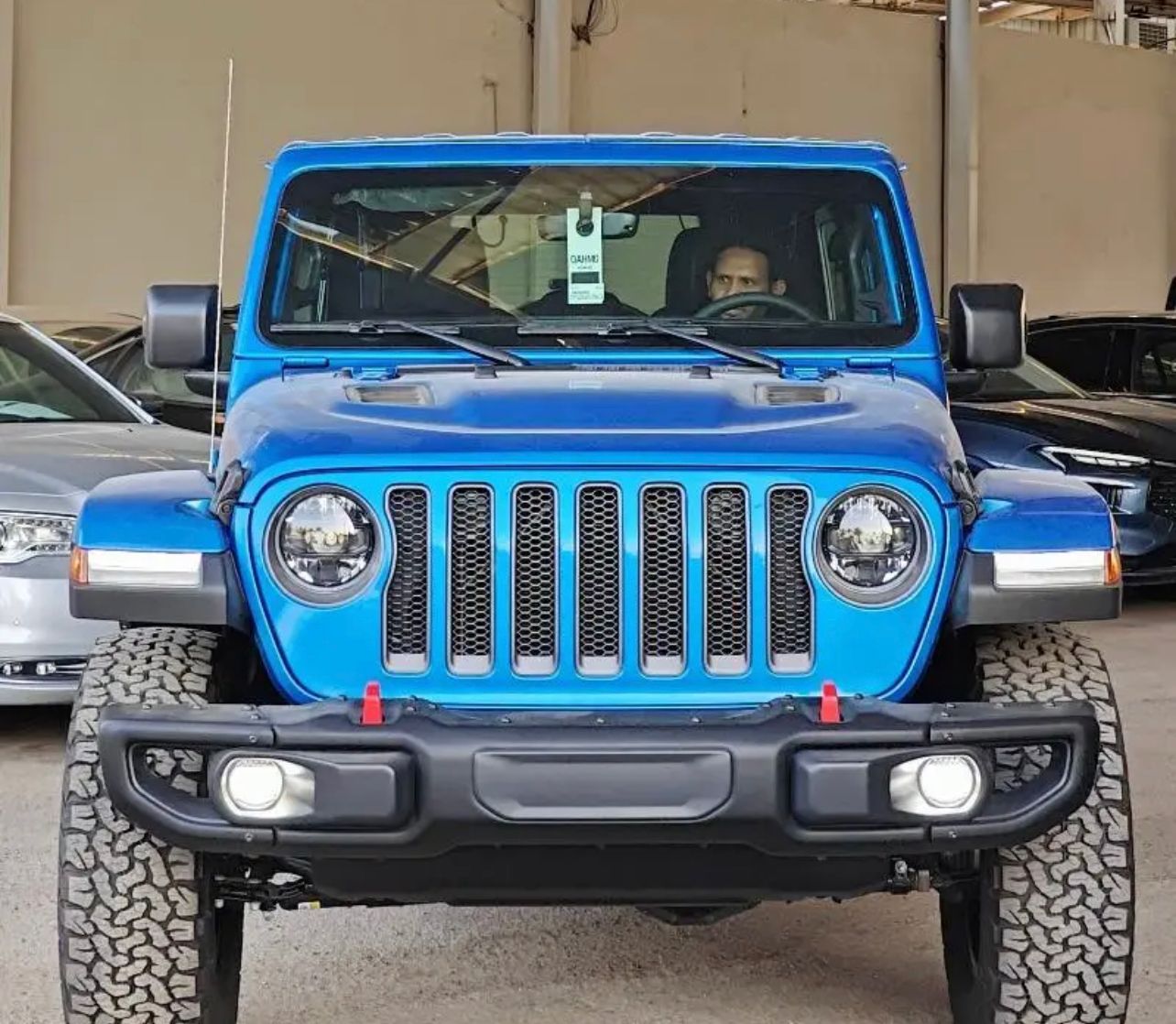 Jeep wrangler d'occasion à vendre à Dubai, livrable à Abidjan