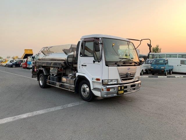 Nissan Condor d'occasion à vendre à Dubai, livrable à Douala