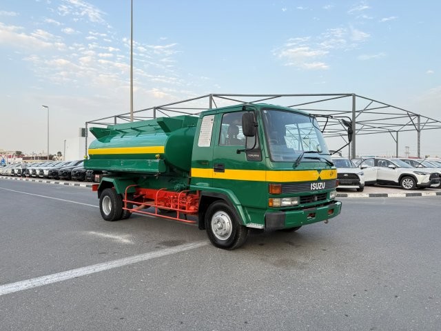 Isuzu Forward d'occasion à vendre à Dubai, livrable à Dakar