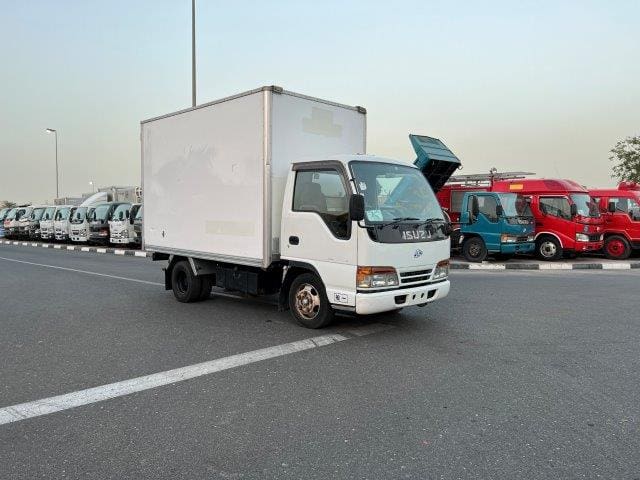 Isuzu Elf d'occasion à vendre à Dubai, livrable à Dakar