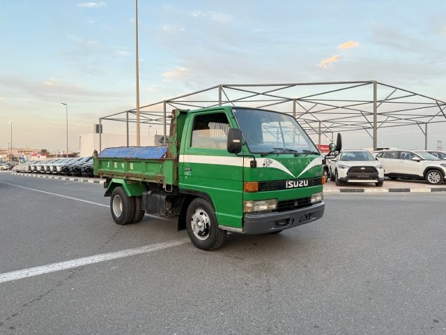 Isuzu Elf d'occasion à vendre à Dubai, livrable à Dakar