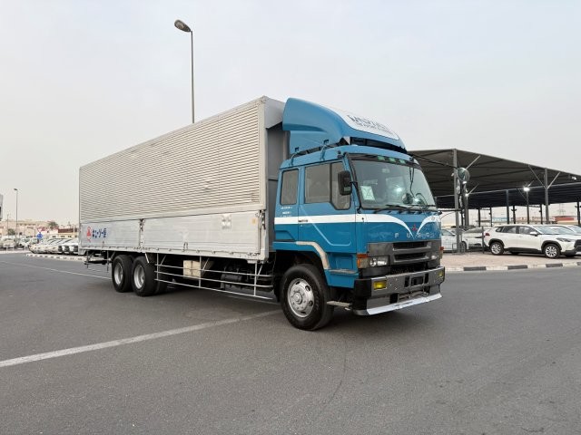 Mitsubishi Fuso FU410U d'occasion à vendre à Dubai, livrable à Dakar