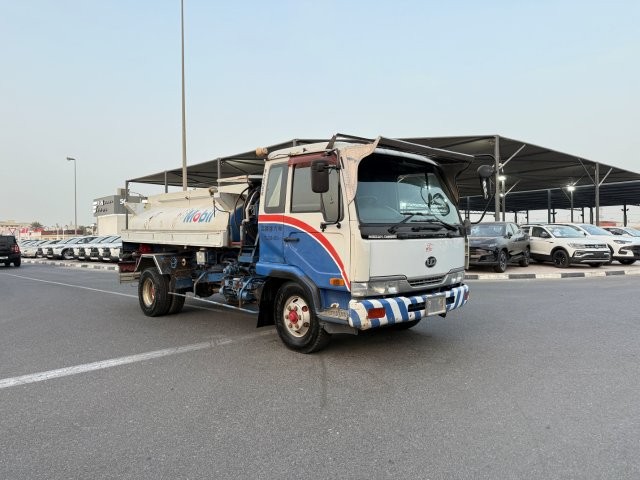 Nissan UD d'occasion à vendre à Dubai, livrable à Douala