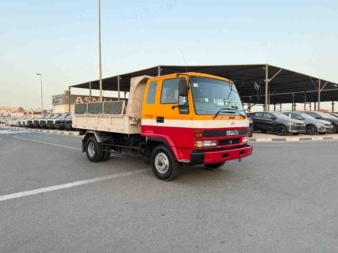 Isuzu FORWARD d'occasion à vendre à Dubai, livrable à Dakar