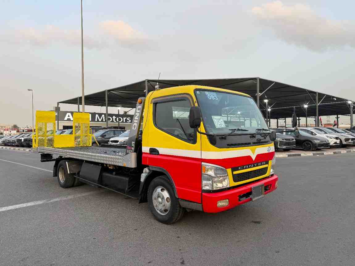 Mitsubishi CANTER d'occasion à vendre à Dubai, livrable à Kinshasa