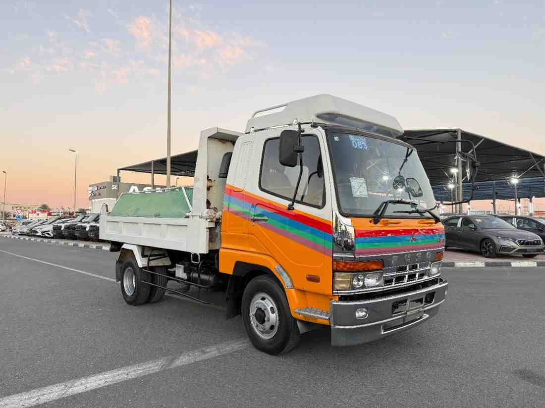 Mitsubishi FUSO d'occasion à vendre à Dubai, livrable à Kinshasa