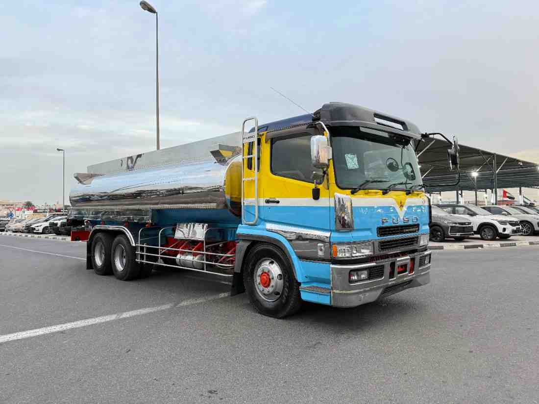 Mitsubishi FUSO d'occasion à vendre à Dubai, livrable à Kinshasa