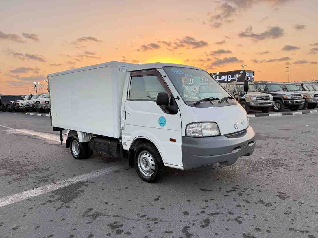 Mazda BONGO FREEZER TRUCK d'occasion à vendre à Dubai, livrable à Abidjan