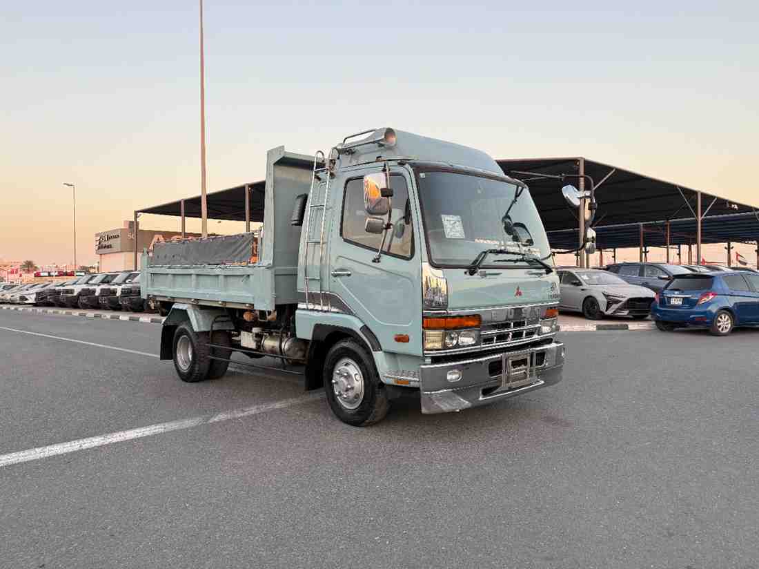 Mitsubishi FUSO DUMPER d'occasion à vendre à Dubai, livrable à Kinshasa