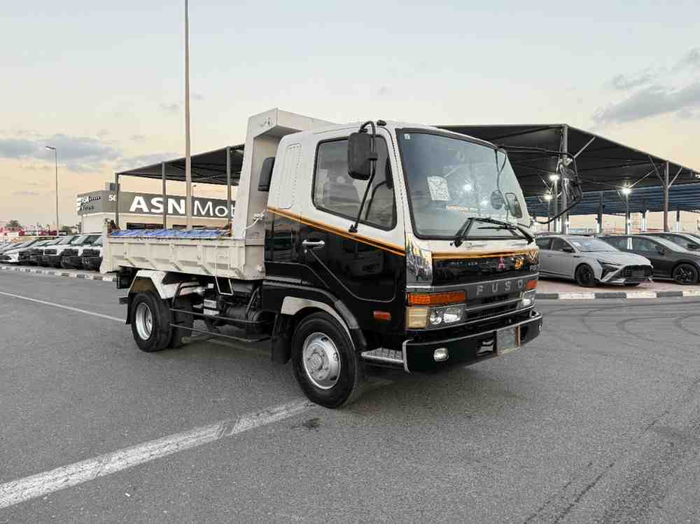 Mitsubishi FUSO DUMPER d'occasion à vendre à Dubai, livrable à Kinshasa