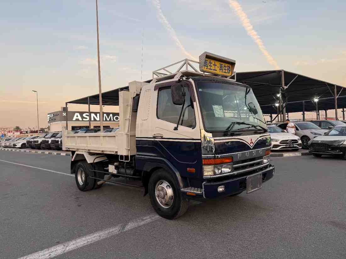 Mitsubishi FUSO DUMPER d'occasion à vendre à Dubai, livrable à Kinshasa